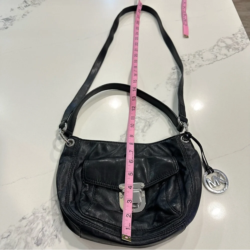 Michael Kors - Leather Shoulder Bag With Removable Crossbody Strap. EUC - Picture 13 of 16